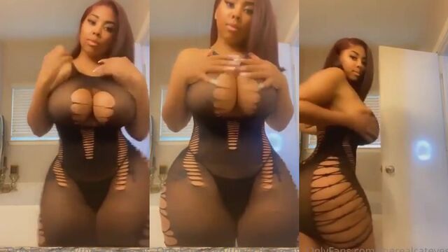 Petite curvy model twerks her big booty on Instagram live