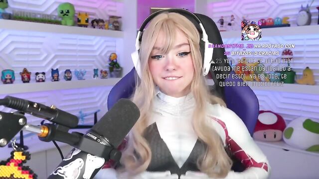 Petite Mexican girl gets her pussy fucked and filled with milk