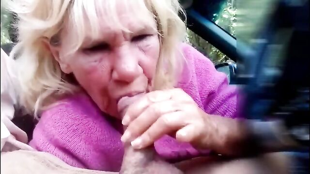 Homeless granny gets her throat fucked by crackhead