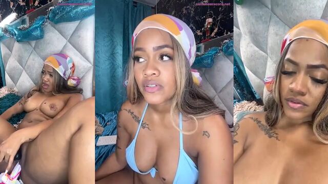 Ebony girl with a big ass performs on the webcam