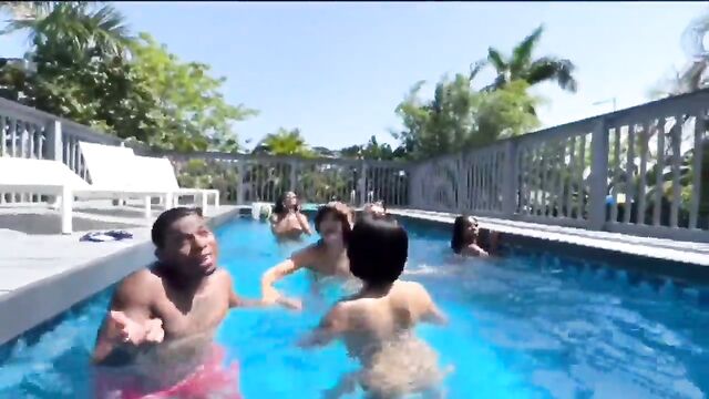 Hot stream by Hot Kitty! - A steamy pool party with celebrity thots!