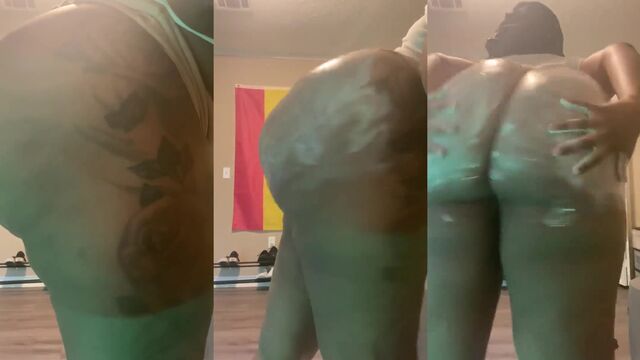 Ebony assclap action with Kitana's juicy booty