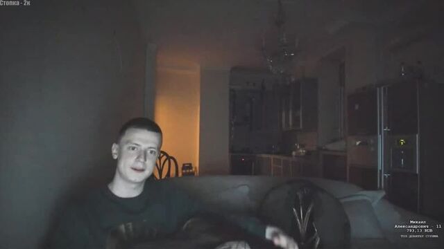И опять дает в рот