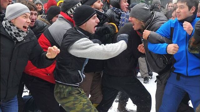 Массовая драка подростков в Челнах.