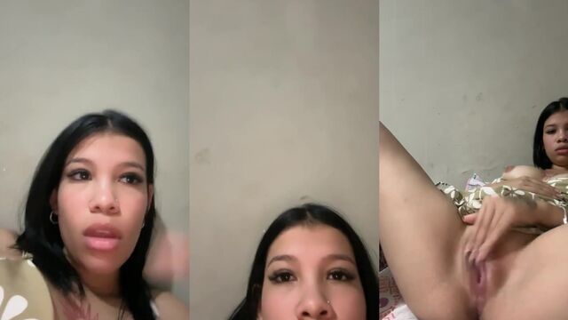 A very hot and tasty bukkakese exibicionista is masturbating her sweet pussy