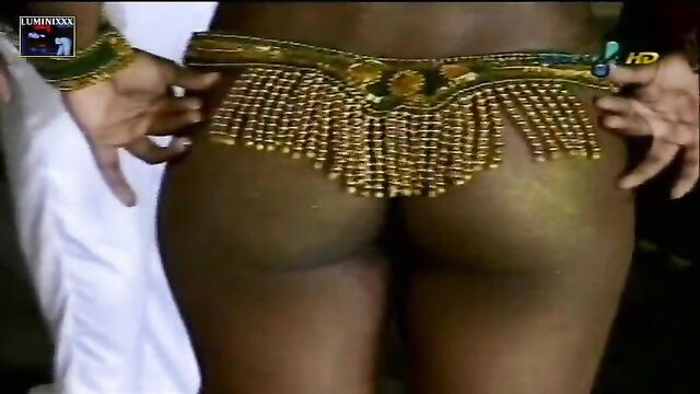 Famous Brazilian women show their bumbum during Carnaval