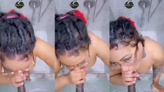 Ebony beauty shakes her big booty making it clap loudly