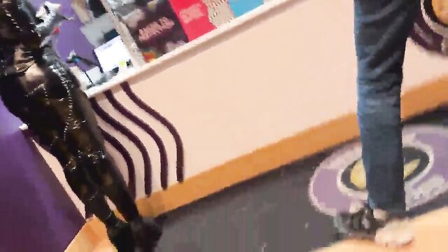 Ebony shopper gets her bubble ass spanked in leather leggings