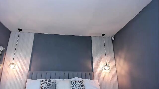 Skinny ass plugging with intense VOD chat action on Chaturbate