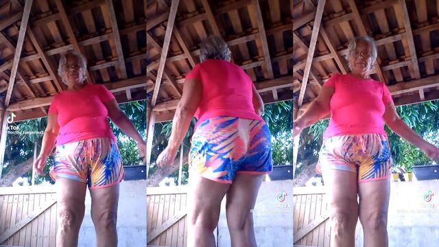 Rabuda gostosa showing off her big butt
