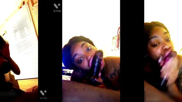 Blackgirl with phat ass twerks on webcam and shows her huge boobs