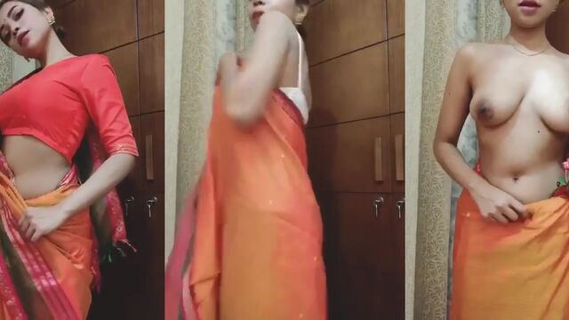 Punjabi bhabhi fucked hard by a man in New York City ocean