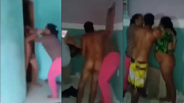 A safada morena se exibindo no banho é muito gostosa