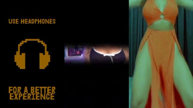 AriPlayaPuta streams herself playing games with her big ass