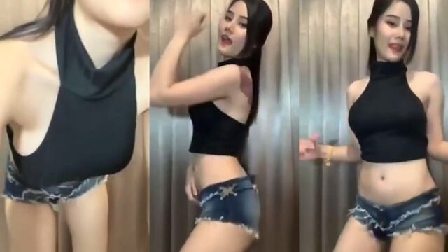 Horny Asian girl twerks and spreads her ass