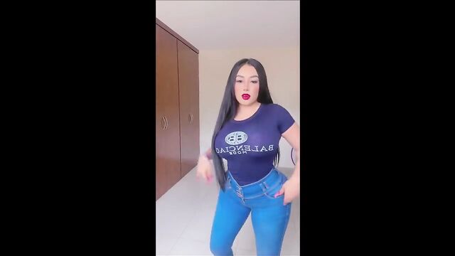 A super gostosa Latina, Michelle Baez, shows her huge ass in the video