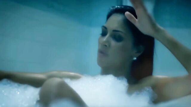 Nicole Scherzinger takes a sensual bath and makes love