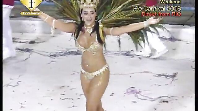 Hot Brazilian babes show their boobs during Carnaval in Rio