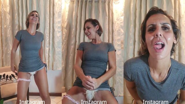 A coroa safada dança funk e se exibe em webcam