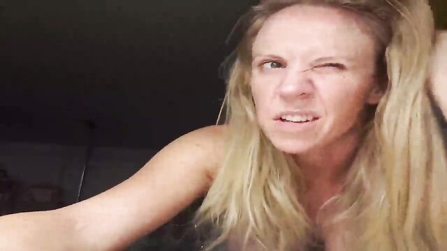 Ravennn gets naughty in the hot tub during a steamy Twitch stream
