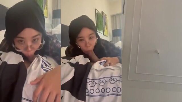 Young Muslim hijab model Siririca exposed her tits on Instagram