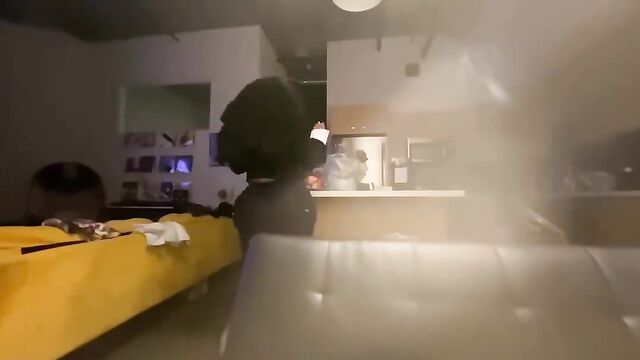Ebony beauty shakes her big ass and makes it clap loudly