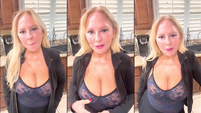 A sexy MILF had a transparent shirt and accidentally exposed herself on TikTok