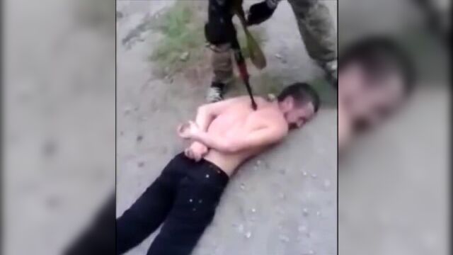 Батальон Азов Казнь сепаратиста Холодная жестокость (Анатолий Шарий) Украина новости