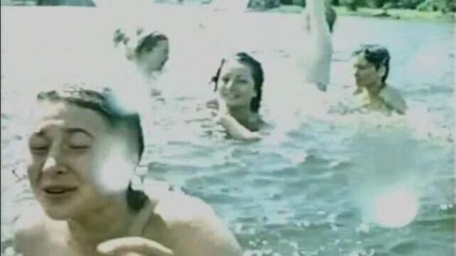 Марина Яковлева голая в фильме "Снайперы" (1985, Болотбек (Болот) Шамшиев)