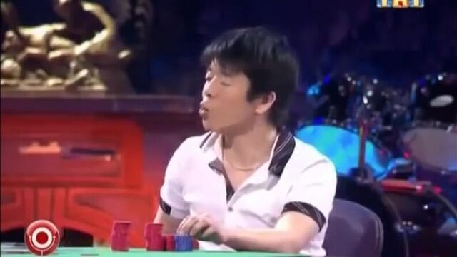 Александр Рева играет в покер