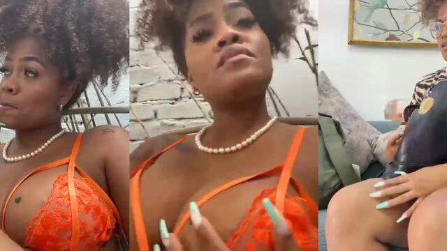 Ebony girl with a big ass demonstrates her skills in bed