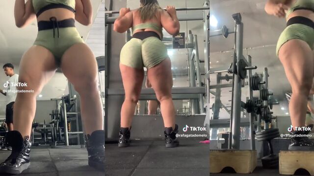 Rafaela Melo shows her bumbum in the gym