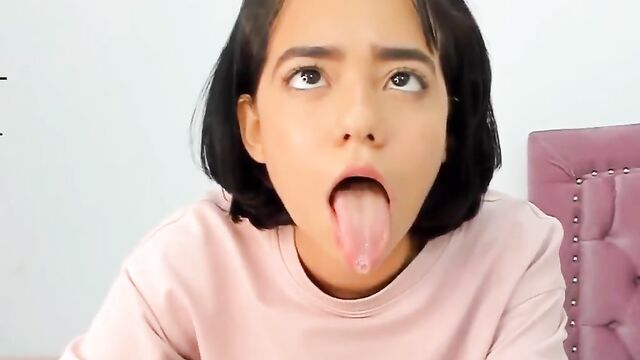 Babe gets too much cum on her face, it’s a mess!