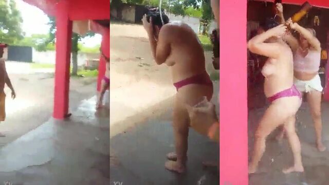 Bucetona da velha mechendo até gozar