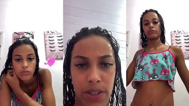 A hot chick got cum on her safada during a TikTok live session