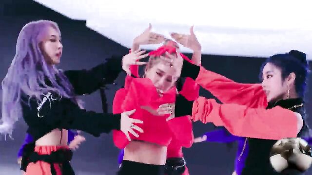 Desi Kpop fans react to Mamamoo’s sexy HWASA and SOLAR