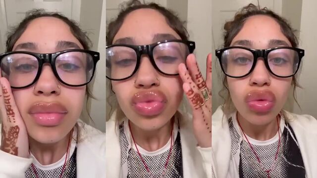 Cute lightskin gives a sloppy head performance with her big booty in the mix