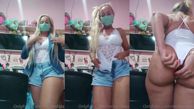 Hot babe ElizabethHunnyxox tries on lingerie and shares it on YouTube