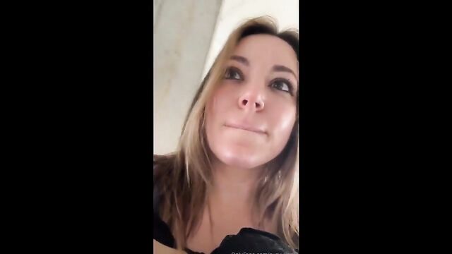 I like to tease my big ass and tits in public all the time