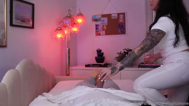 Sexy brunette babe gets thic and fucks with dildo