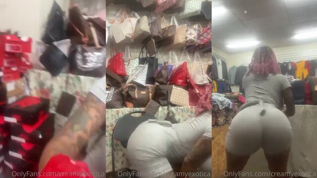 Blackgirl with phat ass twerks on webcam and shows her huge fake boobs
