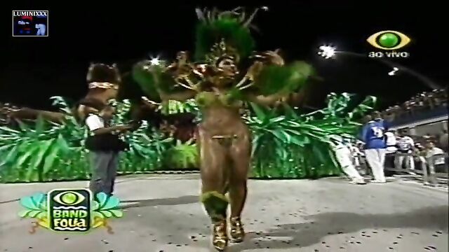 Topless Brazilian models celebrate Carnaval in Rio de Janeiro