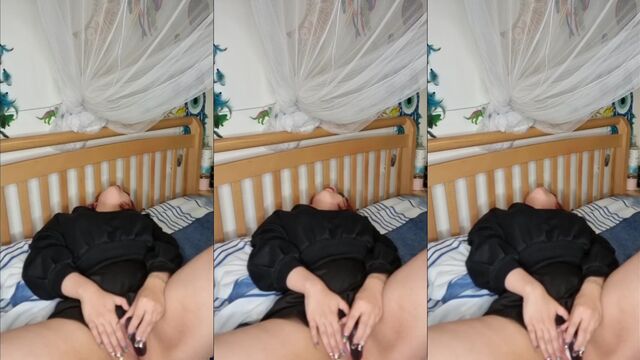 The cute girl has sex with her boyfriend in the forest