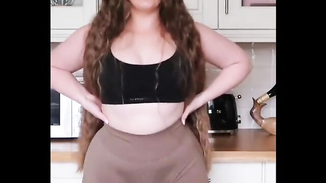 Lois Fit shows off her ass in spandex while doing yoga