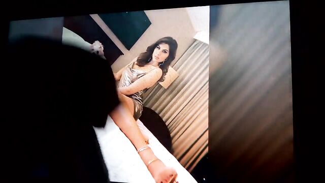 Bollywood actress Elnaaz Norouzi gets her pussy railed and cummed