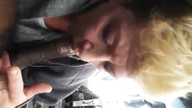 Homeless granny gets her throat fucked on a car date