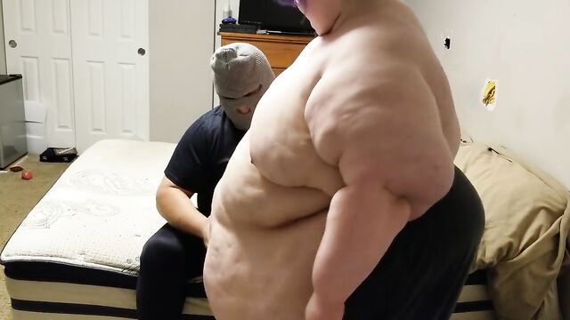 SSBBW gets her fat belly shaken and rubbed in this hot video