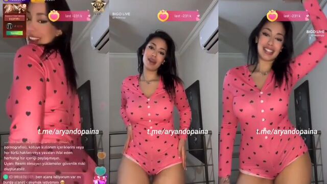 Super Live Cam with hot Turkish babe who loves to twerk and dance