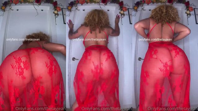 Ebony teen twerks her big ass with passion
