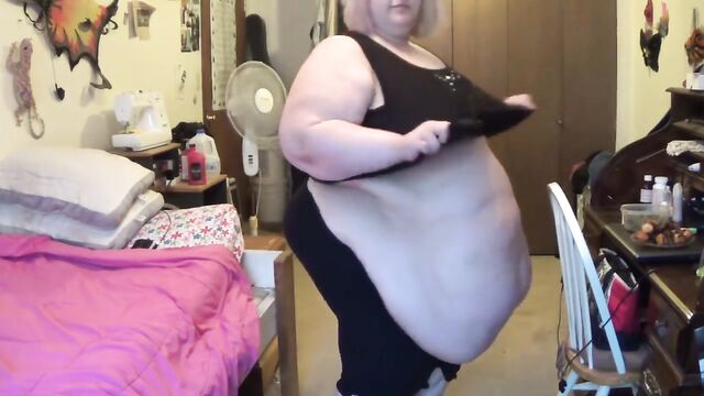 Belly clapping and rubbing with huge SSBBW belly